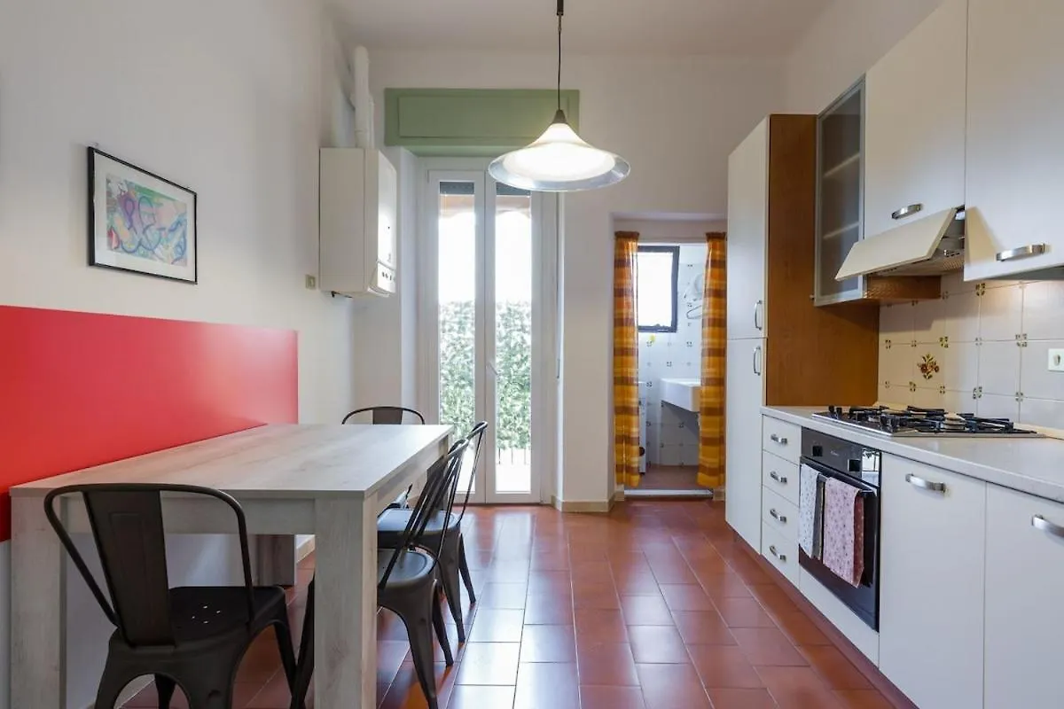 베로나 Cosy Apratment Near Portavescovo Train Station 아파트 이탈리아
